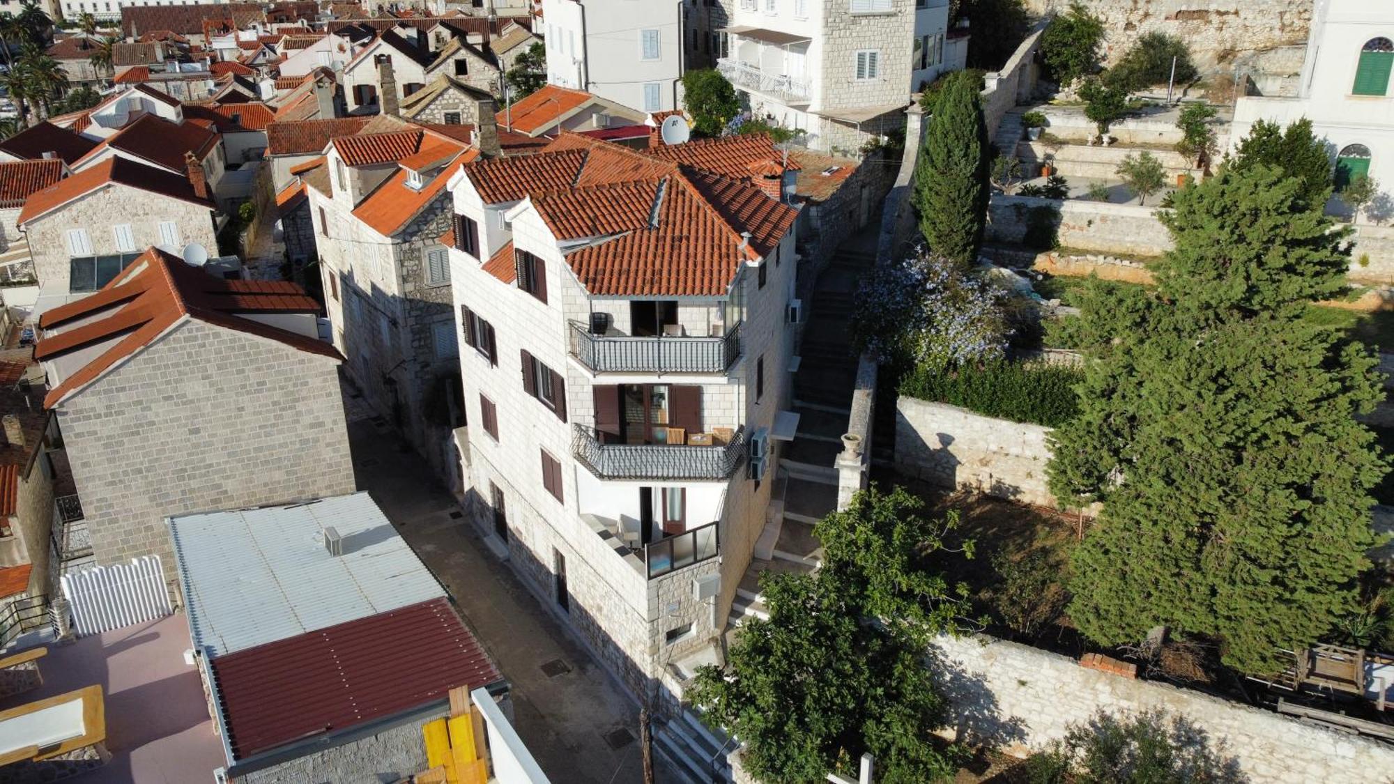 Caric * Hvar Town
